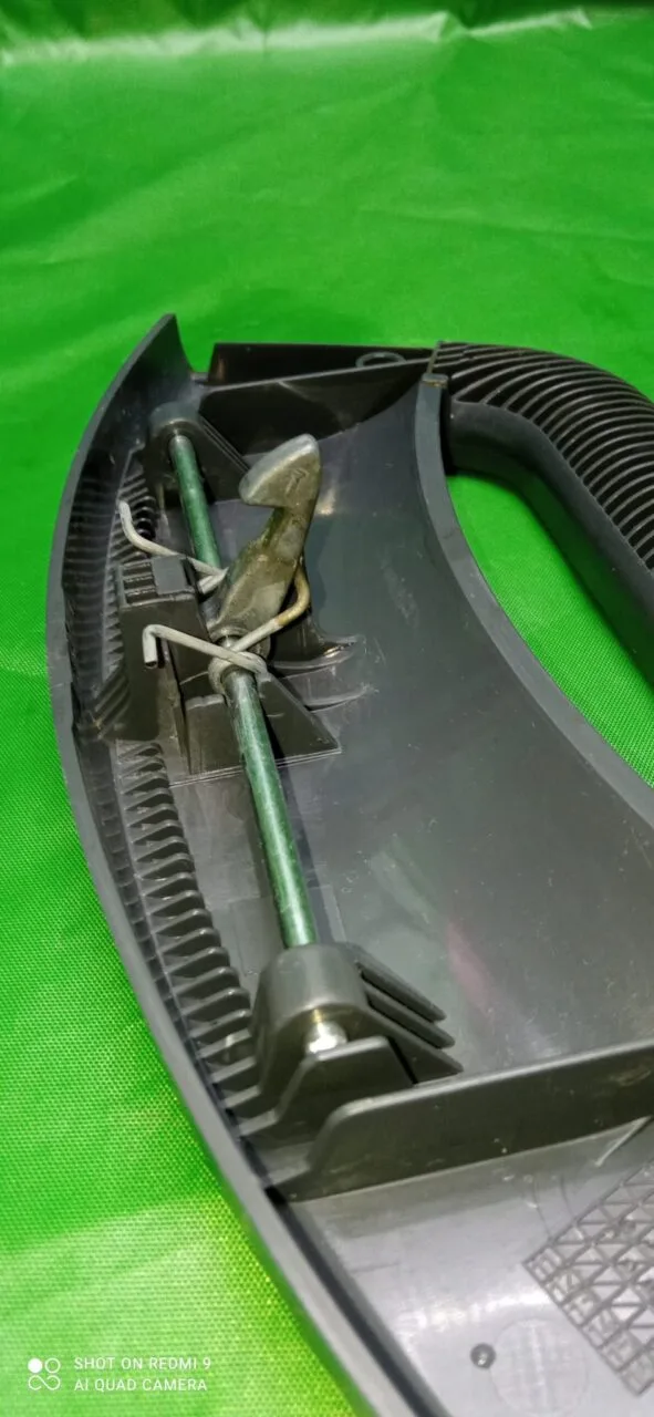 Ручка люка Ariston 250006733 серая к стиральной машине