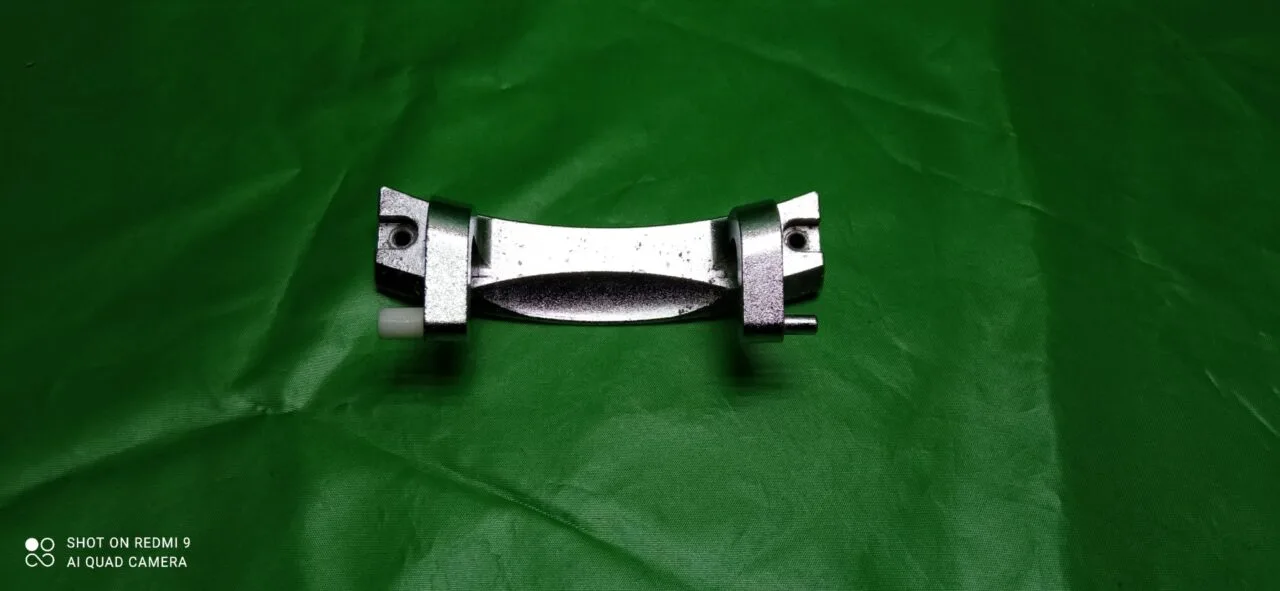 Петля люка Haier 002010735A без втулок