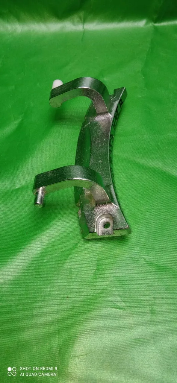 Петля люка Haier 002010735A без втулок