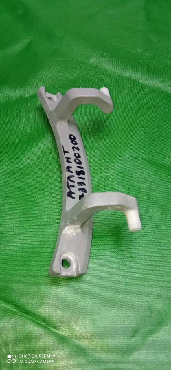 Петля люка Atlant 773318100200 14см. без втулок