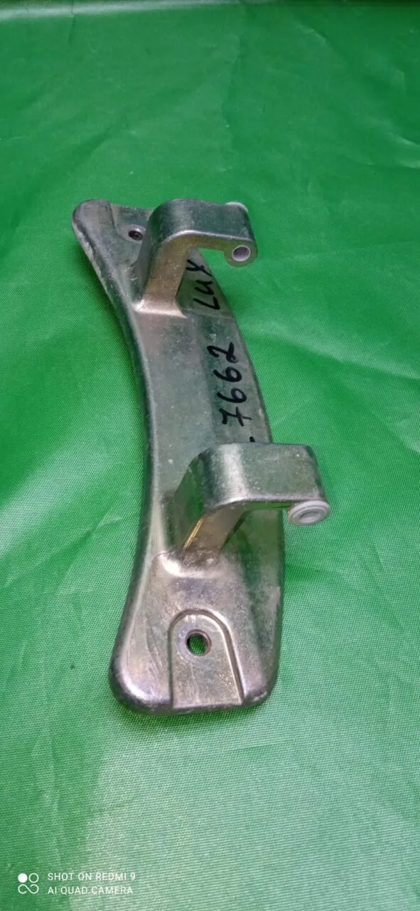 Петля люка Electrolux 1327662 +2 втулки