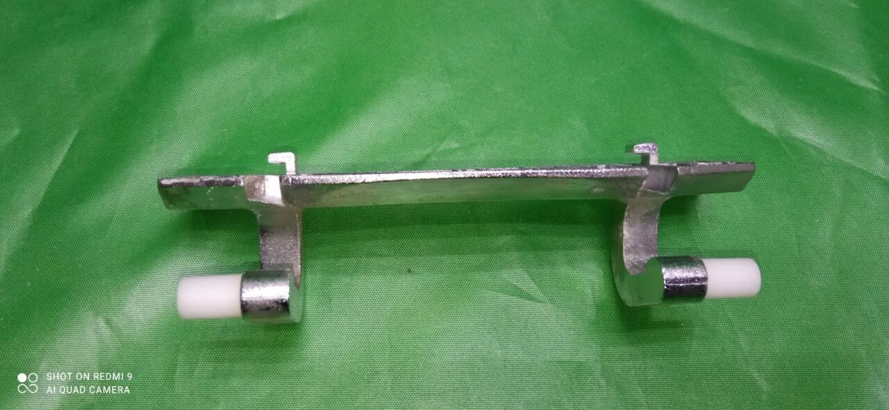 Петля люка Haier 0020102643 +2 втулки