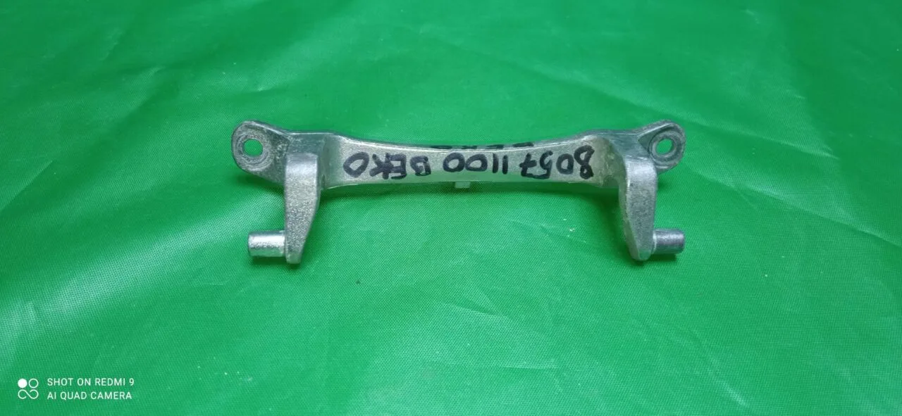 Петля люка Beko 2805710100 без втулок