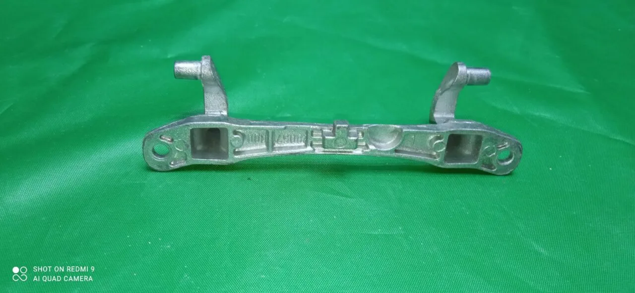 Петля люка Beko 2805710100 без втулок