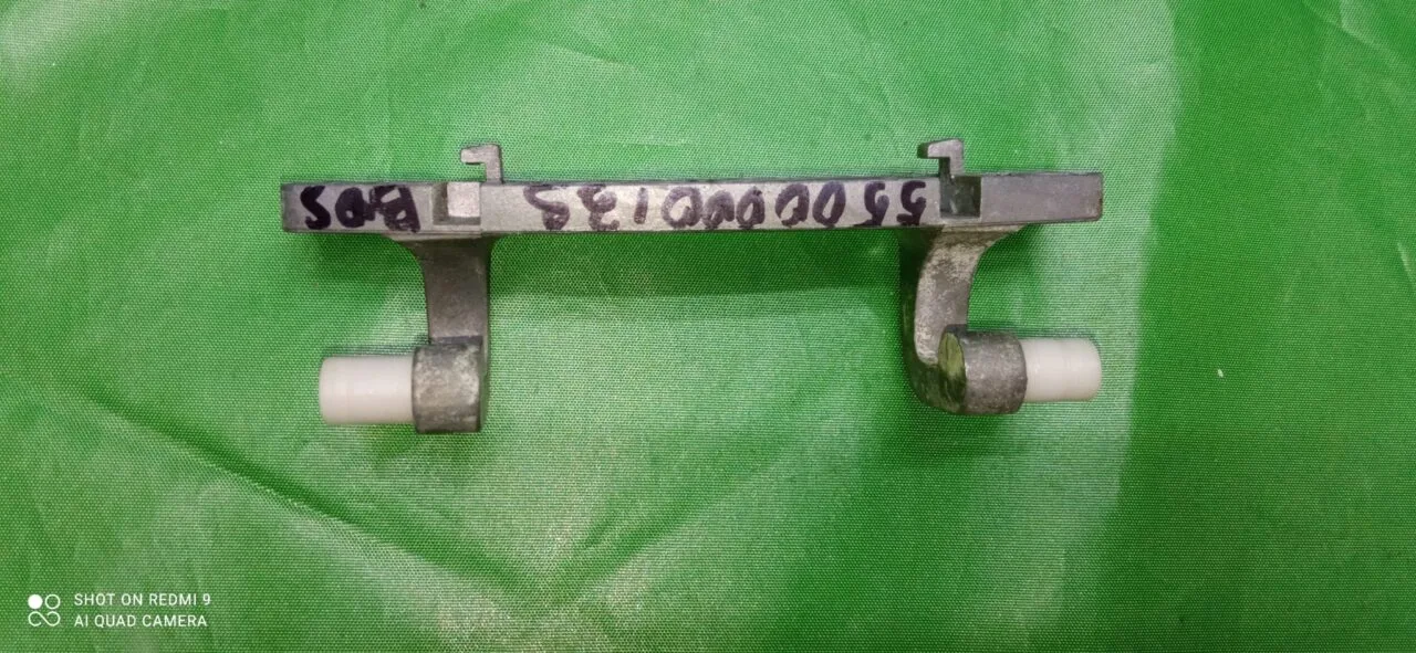 Петля люка Bosch, Siemens 5500000133 +2 втулки