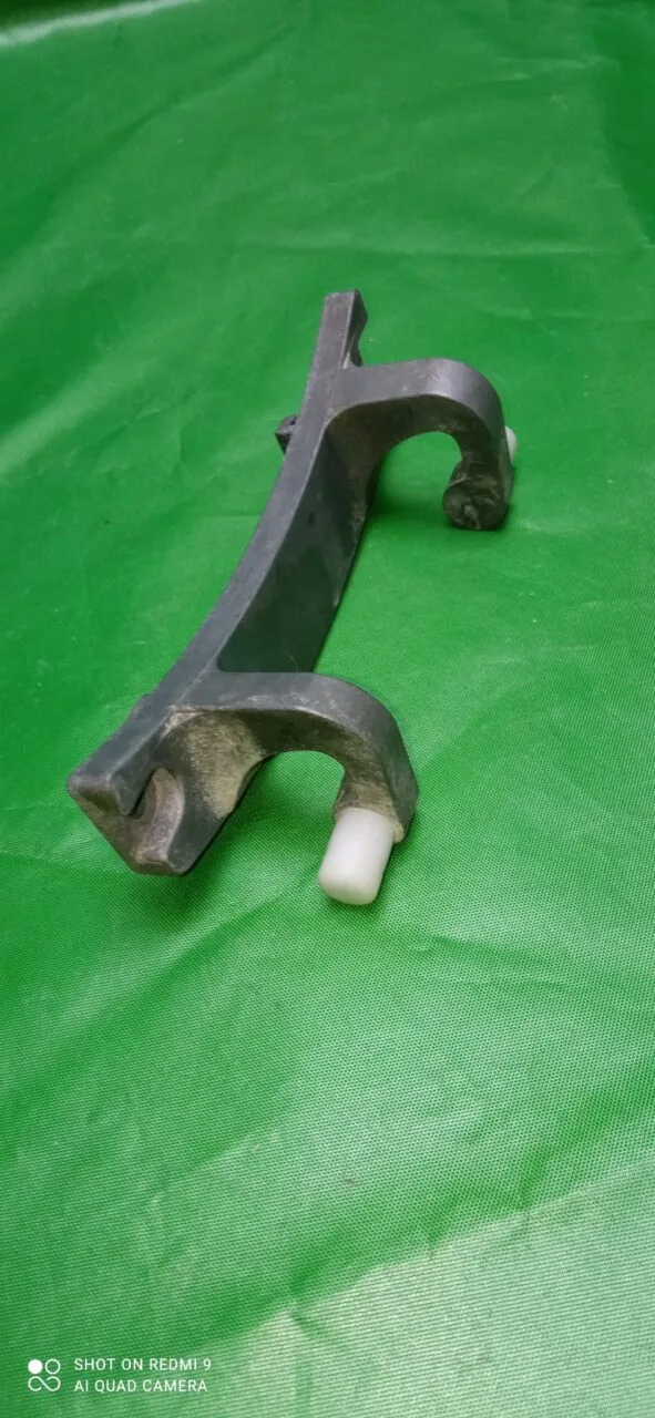Петля люка Bosch, Siemens 5500000133 +2 втулки