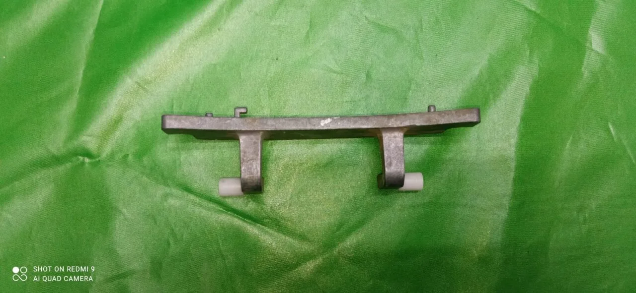 Петля люка Bosch, Siemens 9000669092 +2 втулки