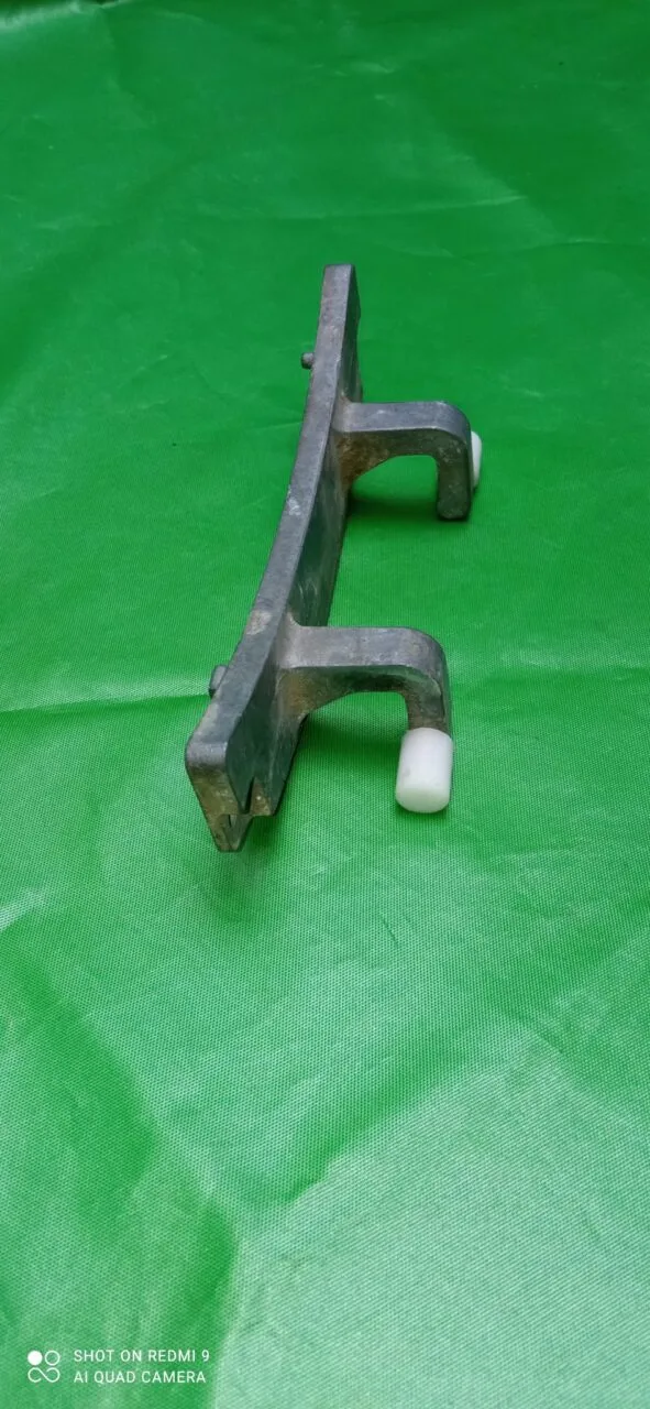 Петля люка Bosch, Siemens 9000669092 +2 втулки