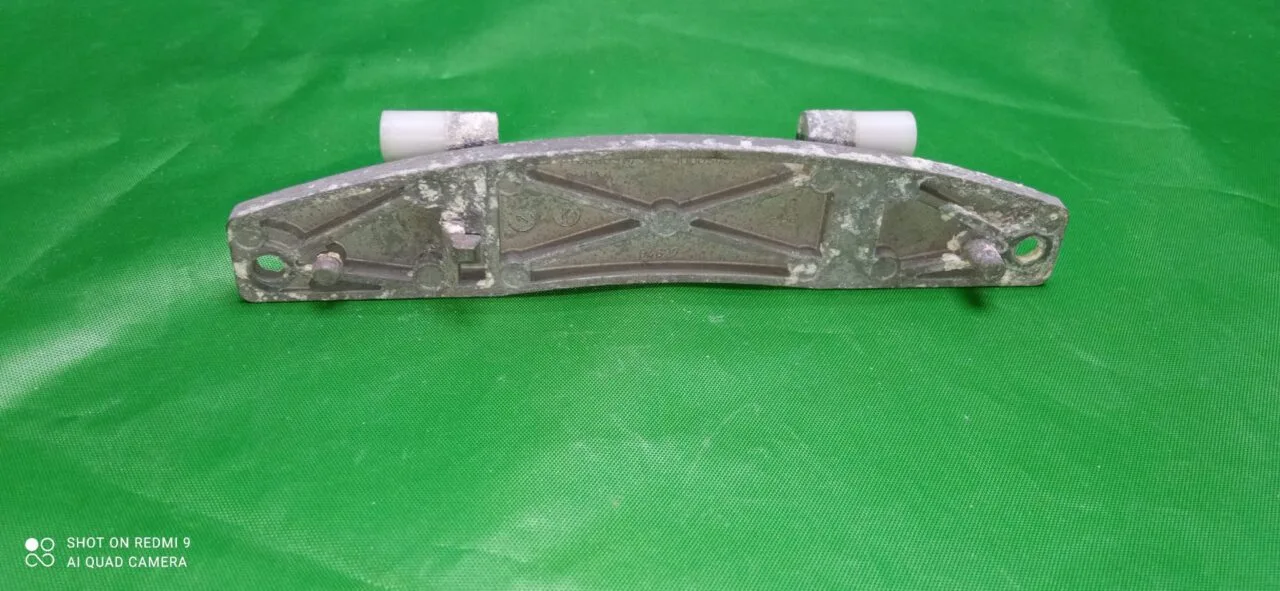 Петля люка Bosch 9000317394,9000545794 9000331928 +2 втулки