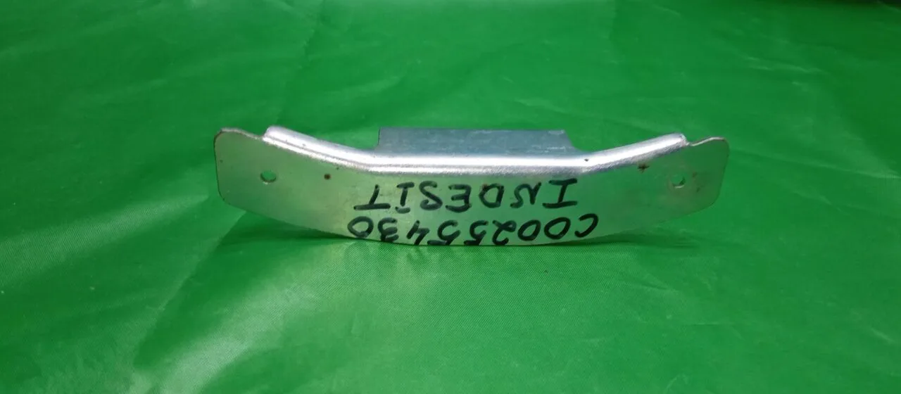 Петля люка Indesit C00255430