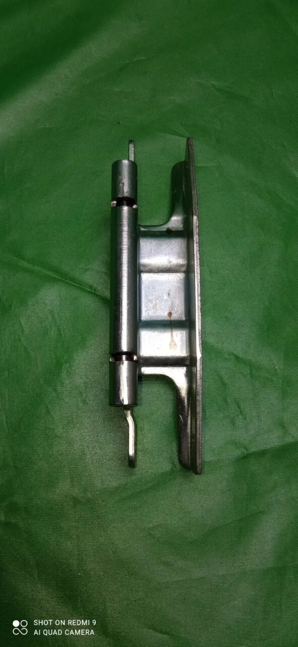Петля люка Indesit C002855559 C00285560