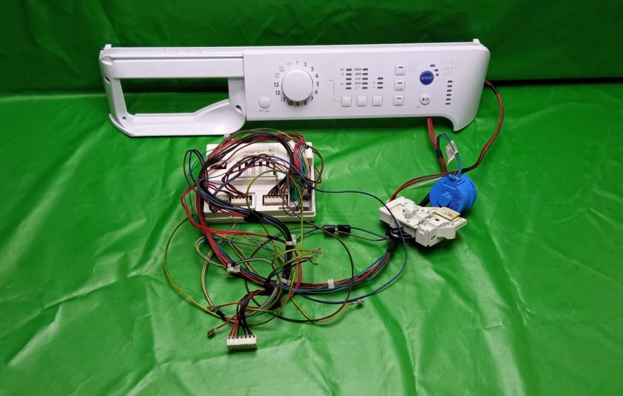 Модуль Indesit PWC7105W с деф Модуль Indesit PWC7105W с деф