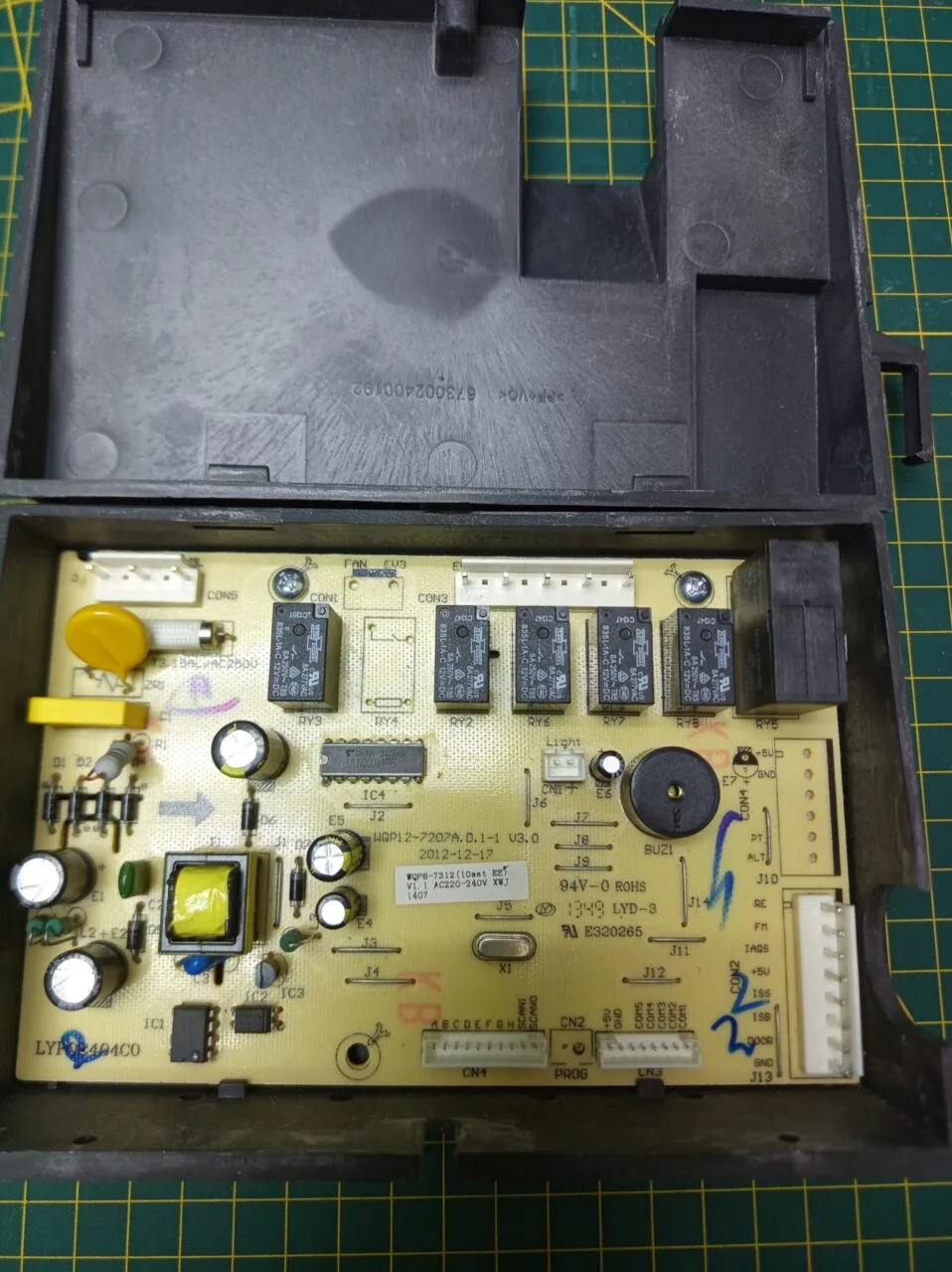 Модуль Samsung F813J желтый пластик