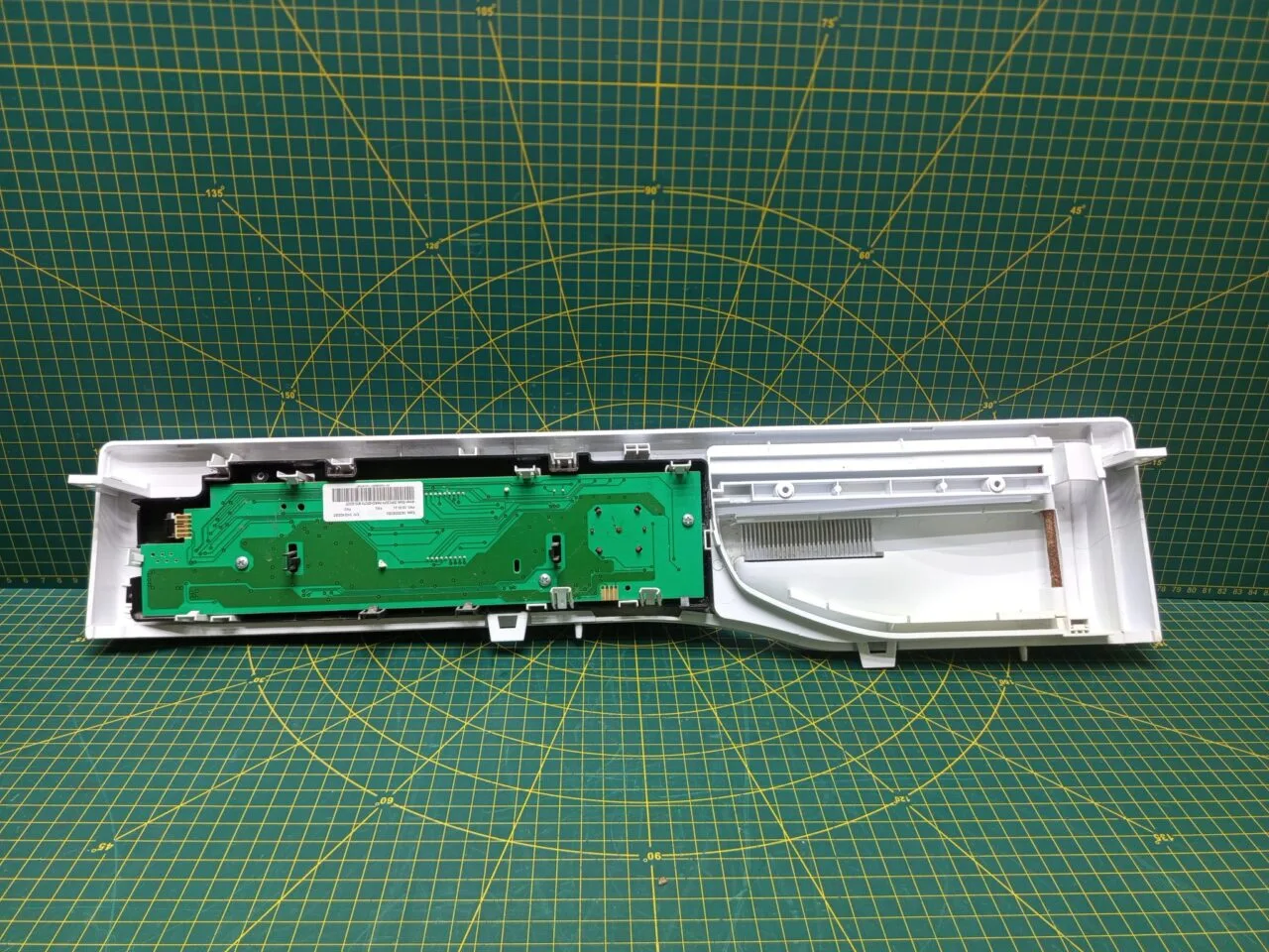 Панель управления Ariston WMG9018 с дефектом пластика