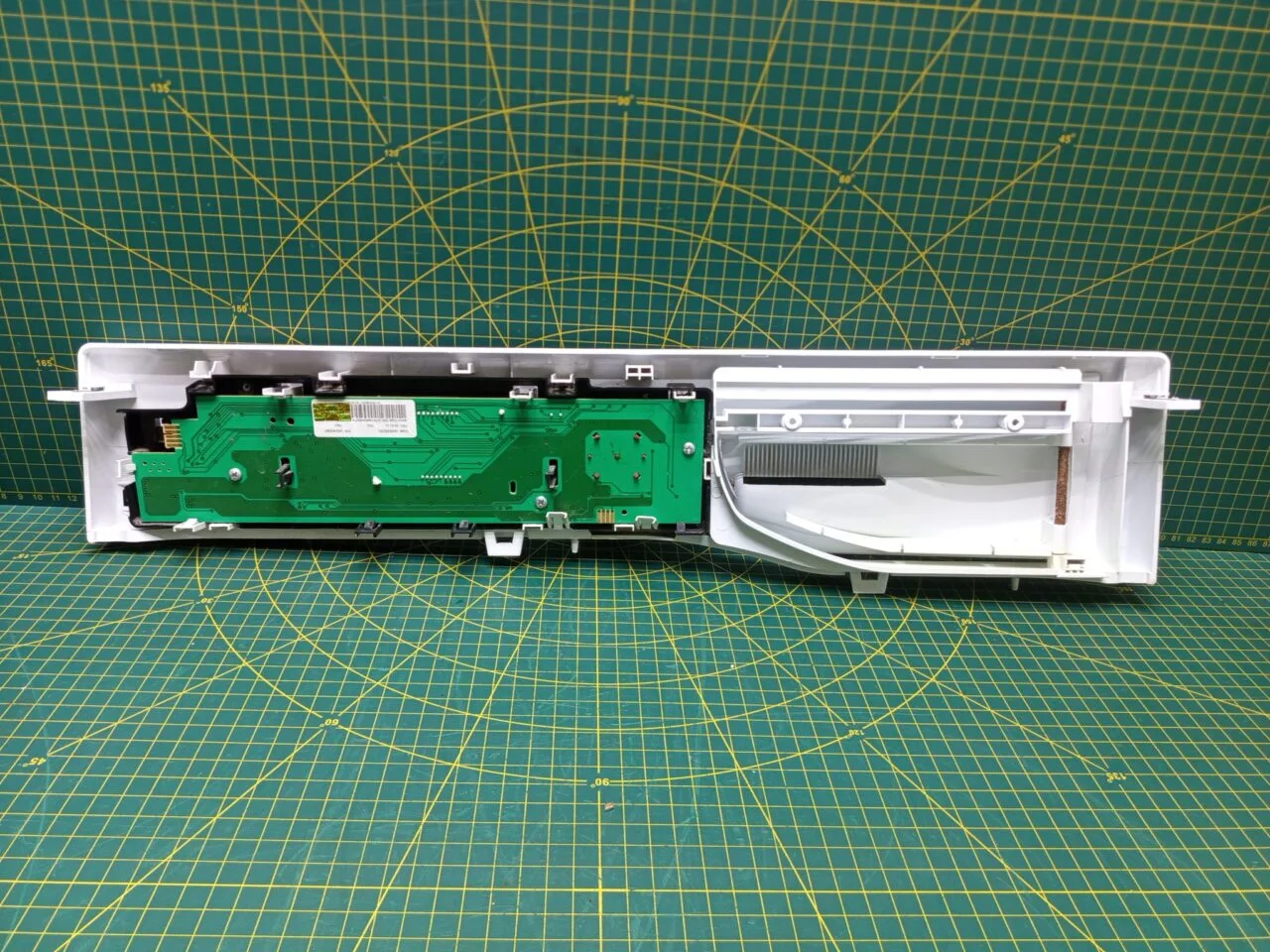Панель управления Ariston WMG9018 с дефектом пластика