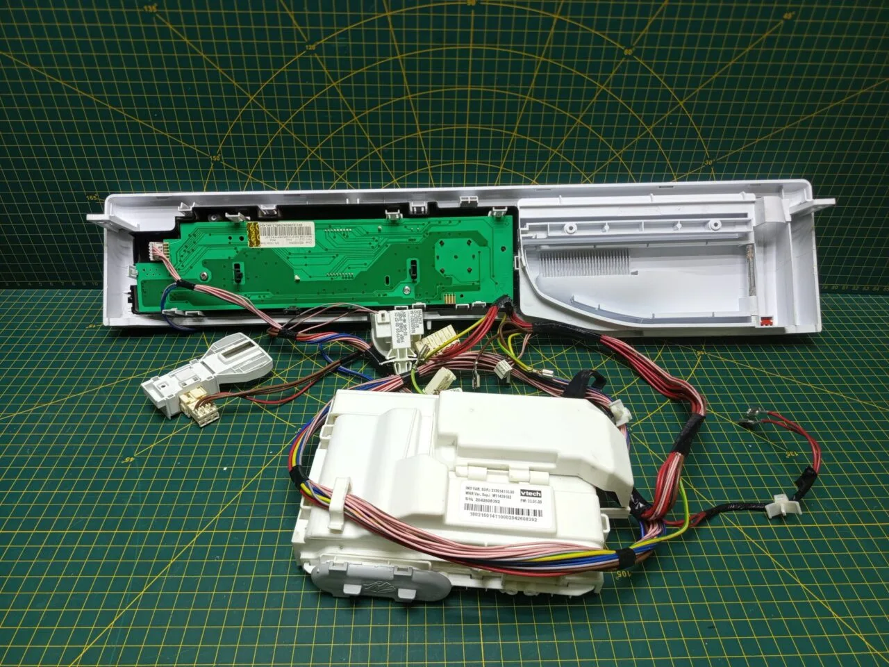 Модуль Ariston WMSG 625 с дефектом (сломаны защелки)