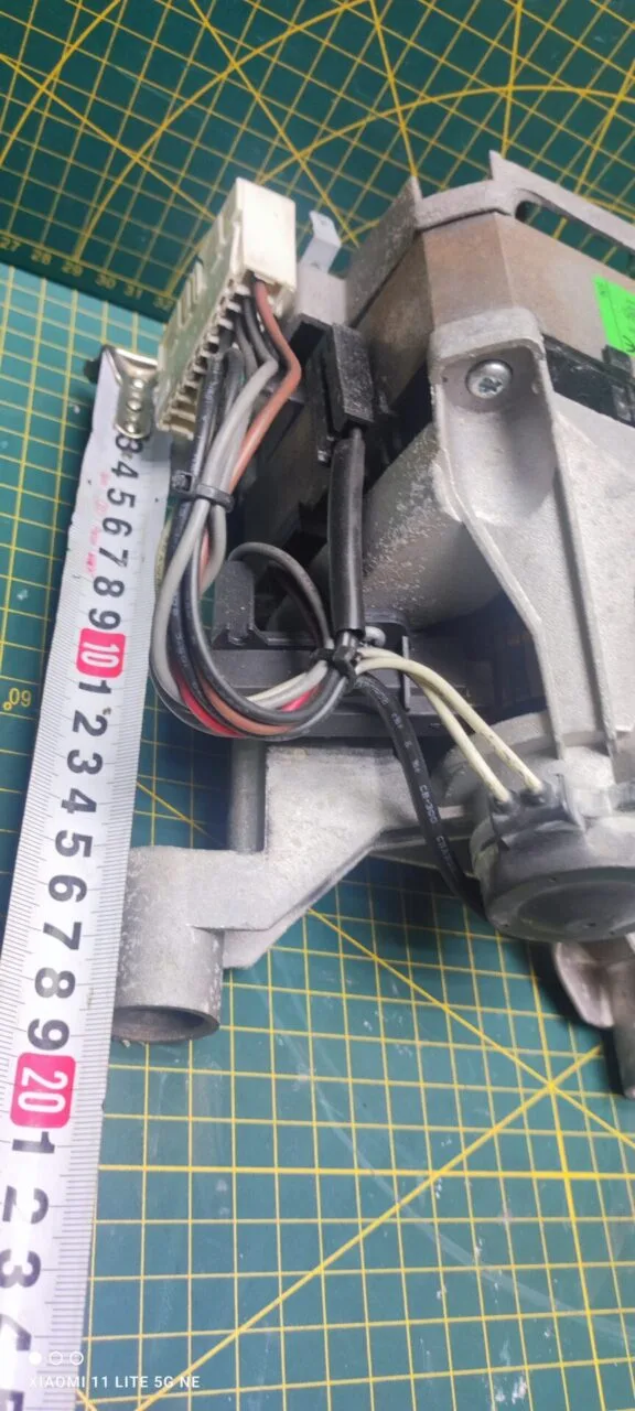 Двигатель Samsung Soyea SY-2ua002a - 8 контактов