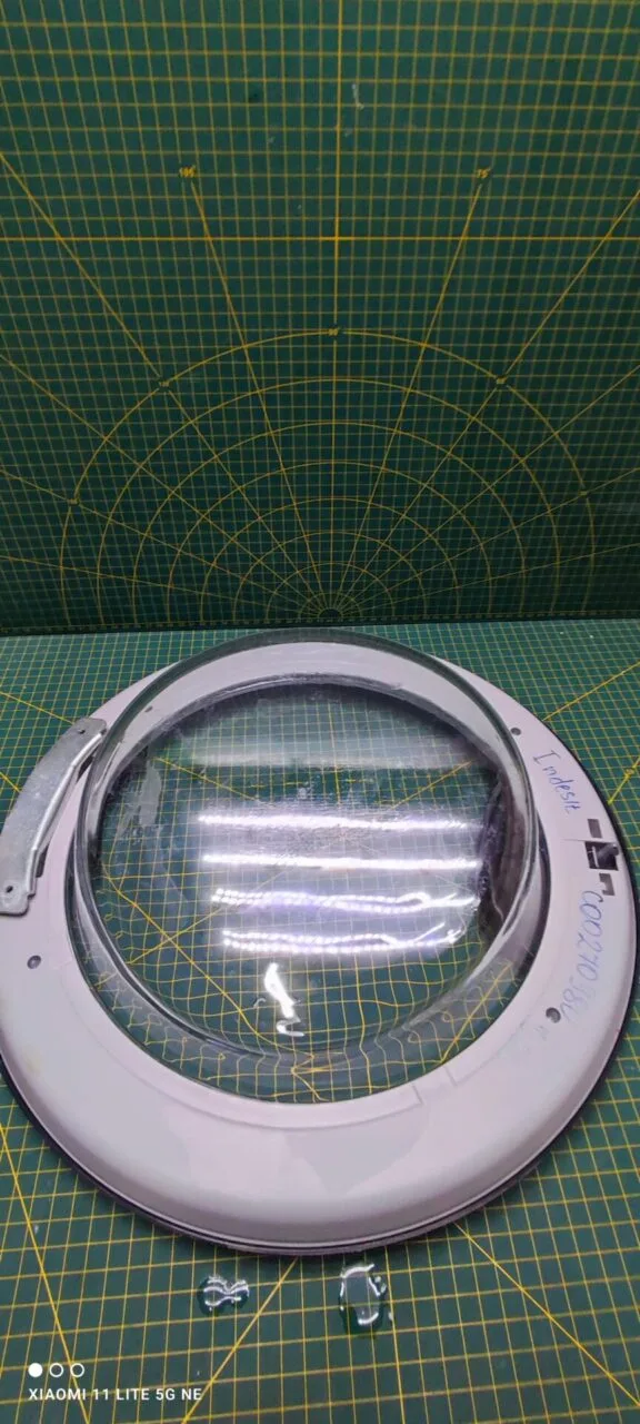 Люк Indesit C00270980 сред.черный