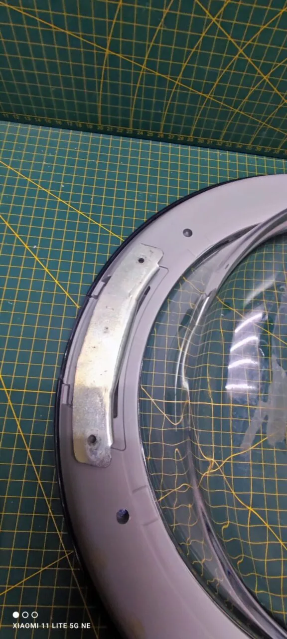 Люк Indesit C00270980 сред.черный