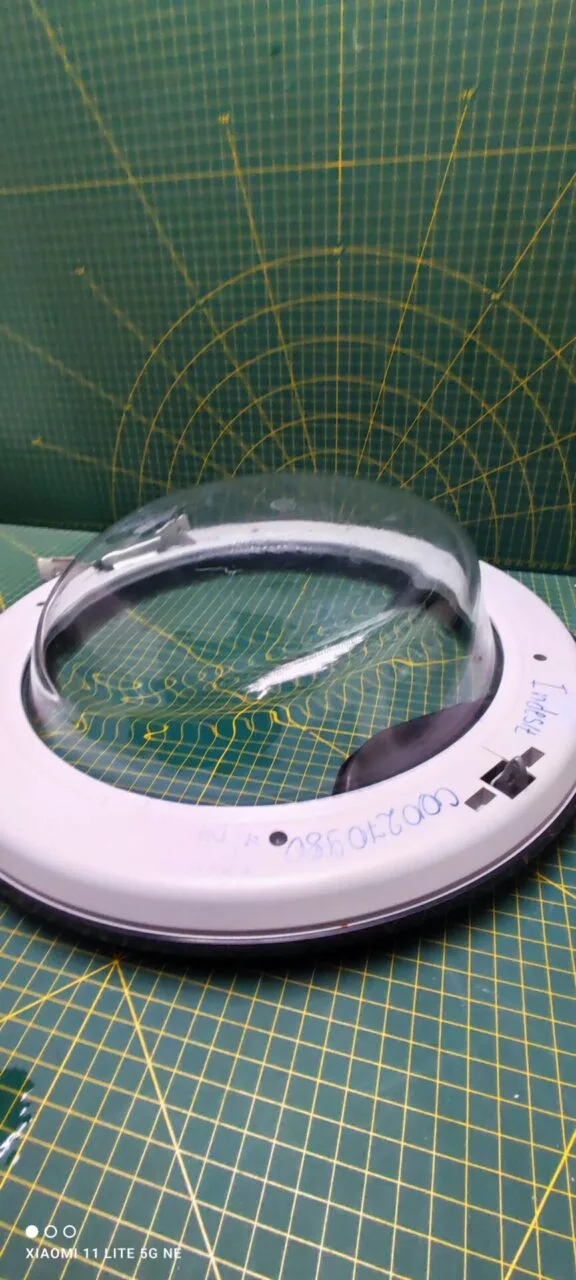 Люк Indesit C00270980 сред.черный