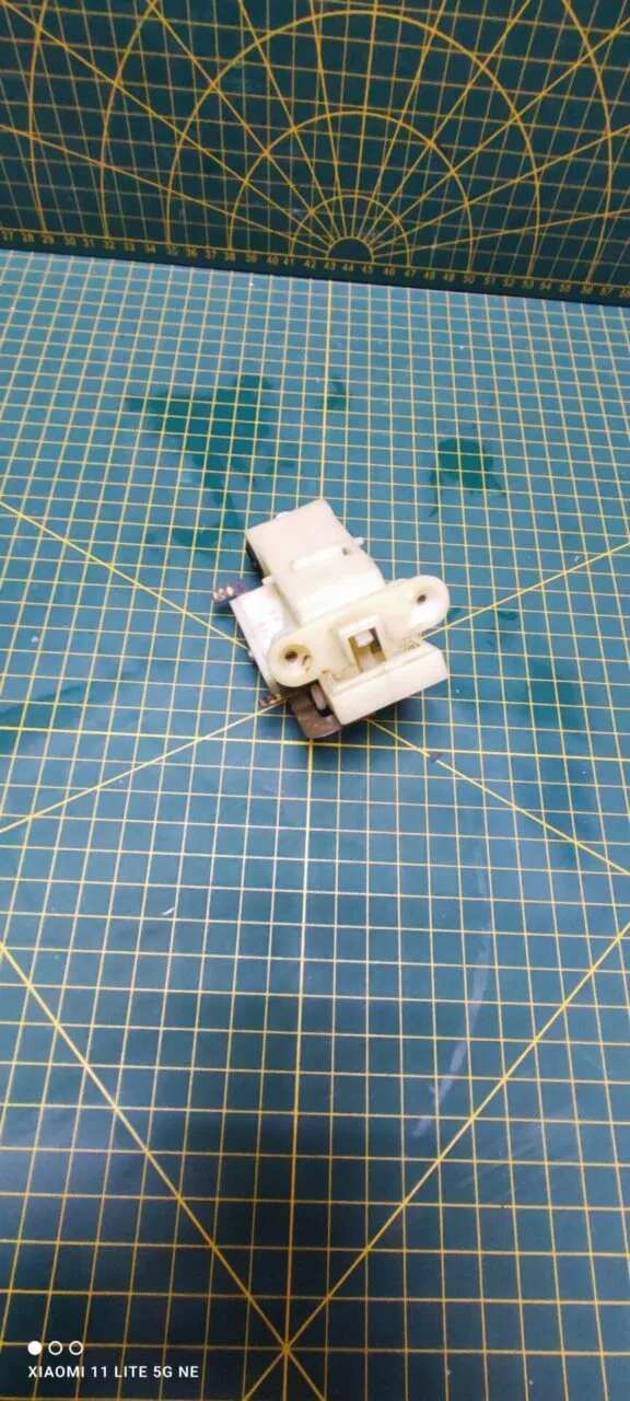 Замок люка(убл) Ariston Whirlpool 481010792430 C00032307 для пмм