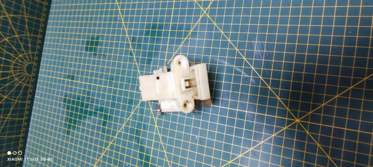 Замок люка(убл) Ariston Whirlpool 481010792430 C00032307 для пмм