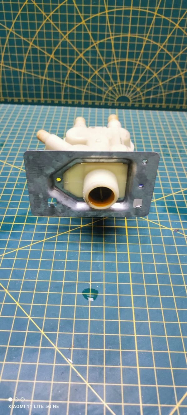Четверной клапан Bosch 3037099aa0 фишка