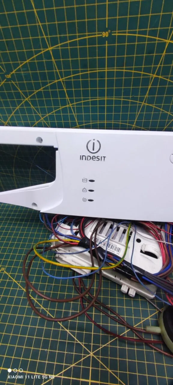 Модуль Indesit WIUN100 с дефектом для стиральной машины
