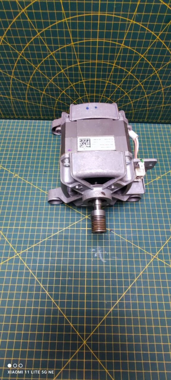 Двигатель Electrolux 807003801 3 контакта инверт.