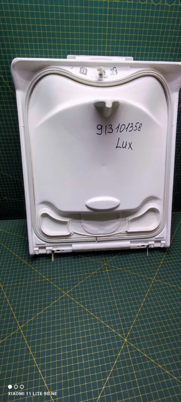 Крышка люка Electrolux 9113101358 с вертик.загрузкой