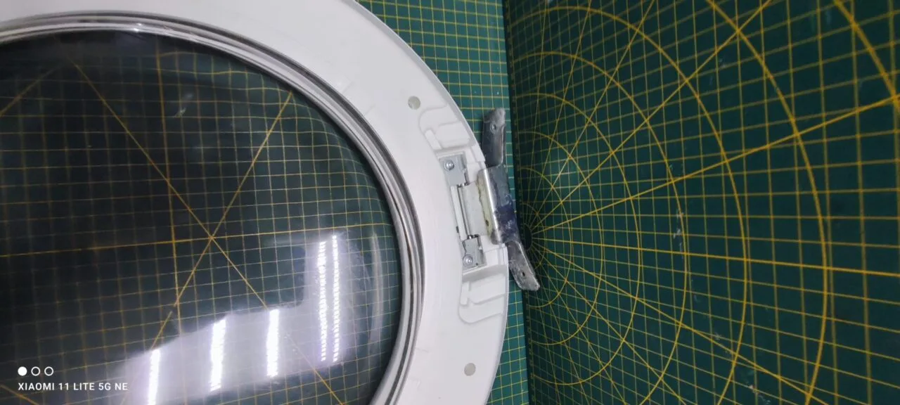 Люк Indesit C00480533 белый средний 48см