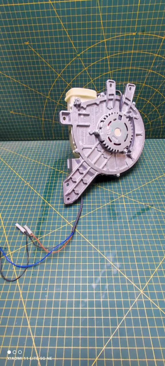 Мотор сушки Bosch Brandt R2E133-AQ61-07
