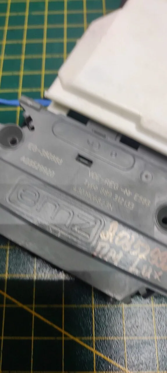 Замок люка (убл) Electrolux A03529920 для пмм