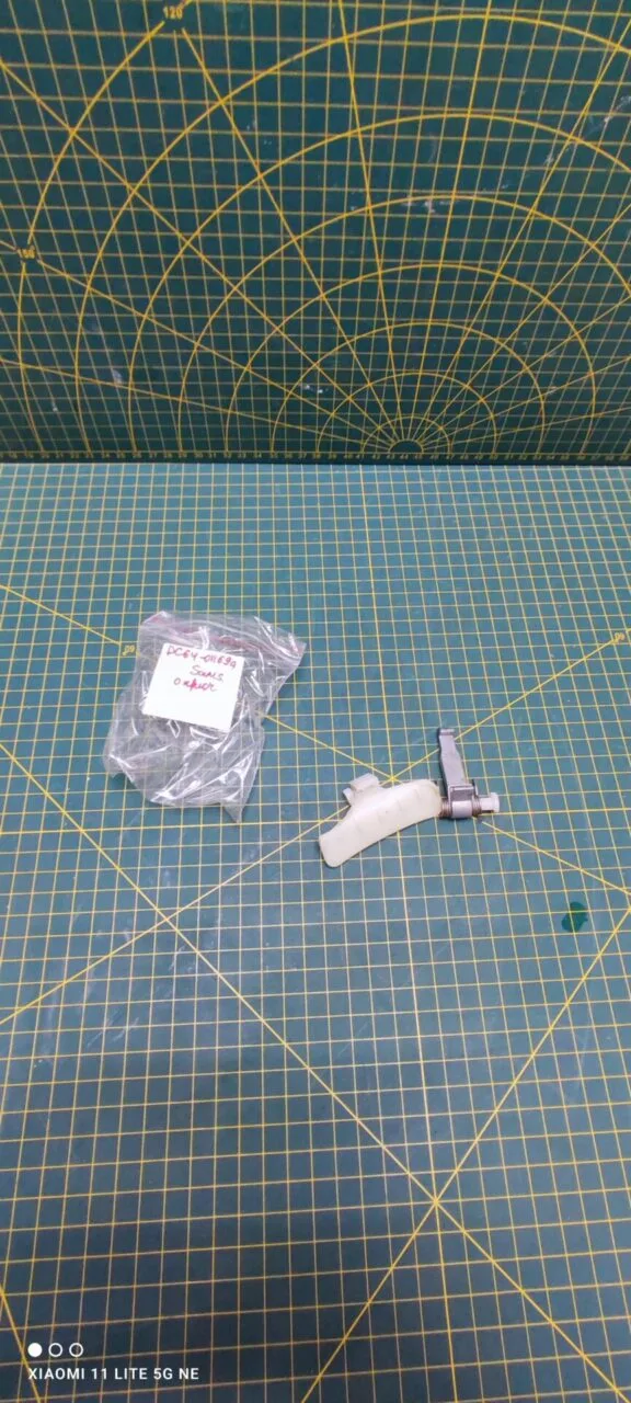 Ручка люка с крючком Samsung DC64-01169a