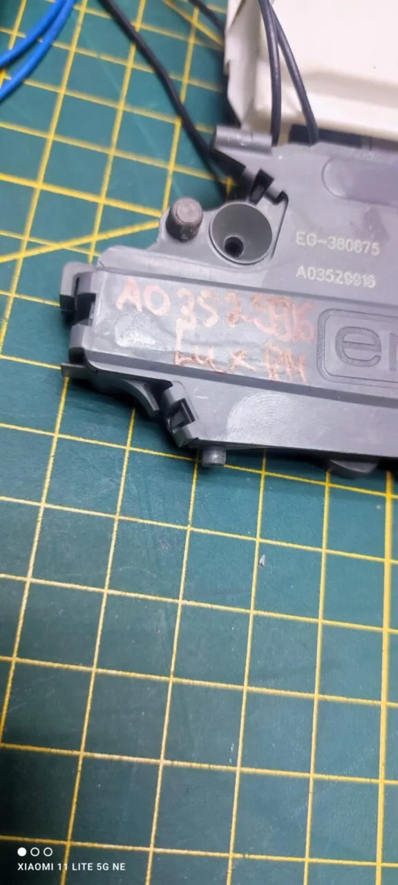 Замок люка (убл) Electrolux A03529916 для пмм