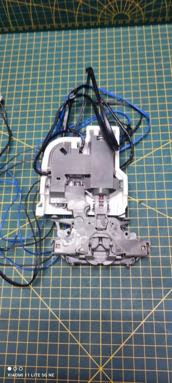 Замок люка (убл) Electrolux A03529916 для пмм