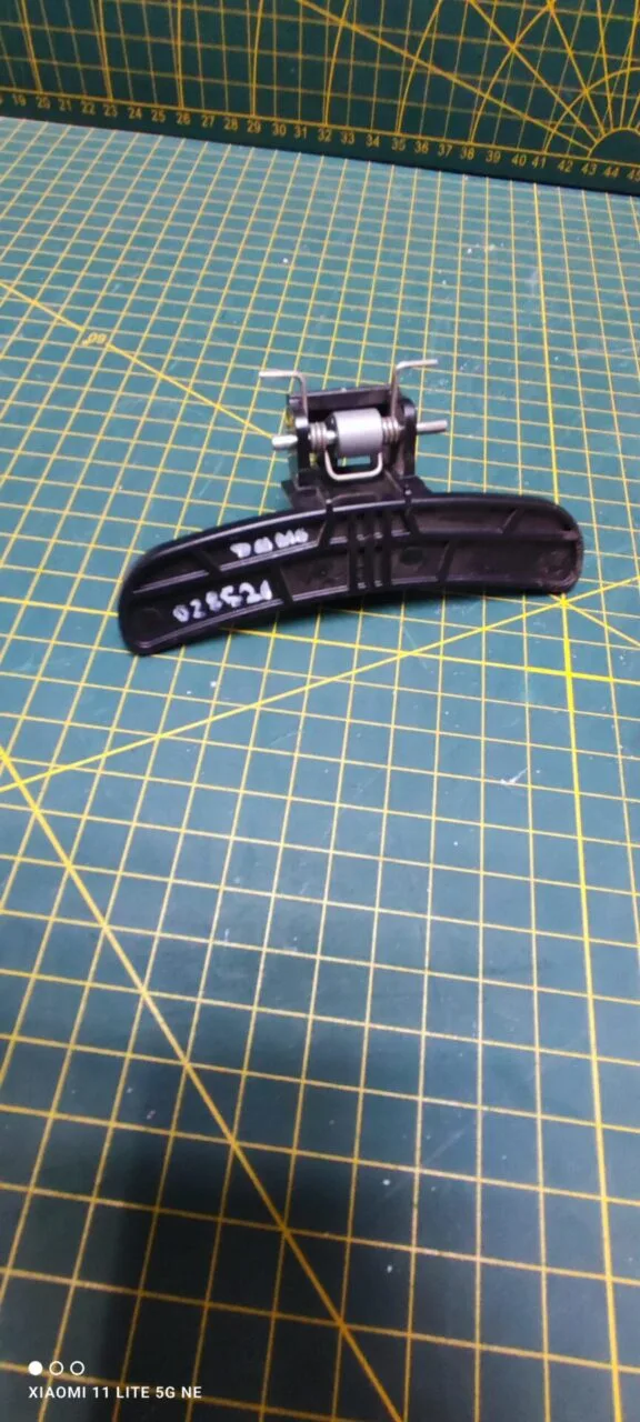 Ручка люка с крючком Samsung DC64-002852a черн.