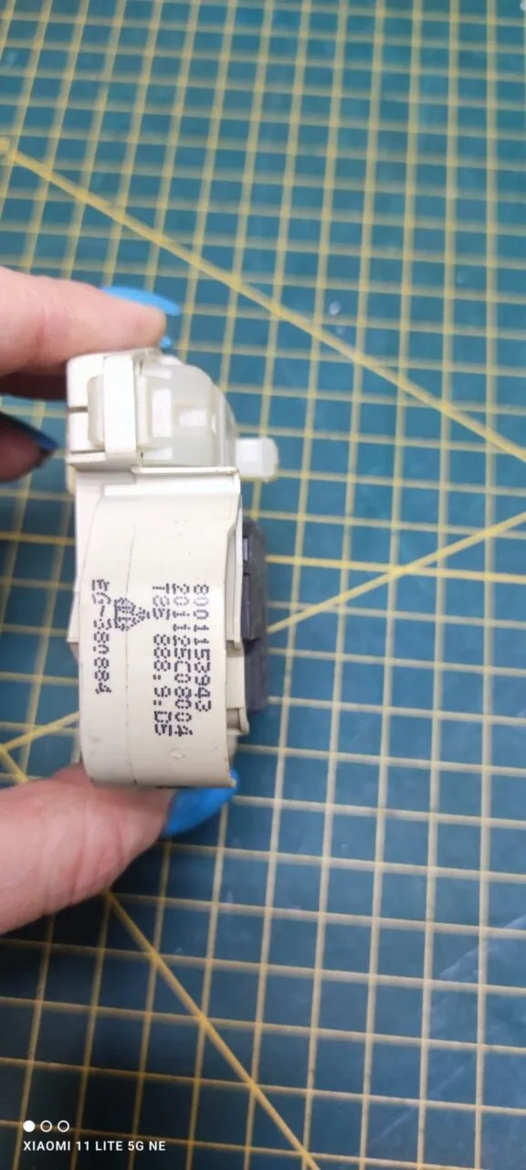 Замок люка (убл) Bosch 8001153943