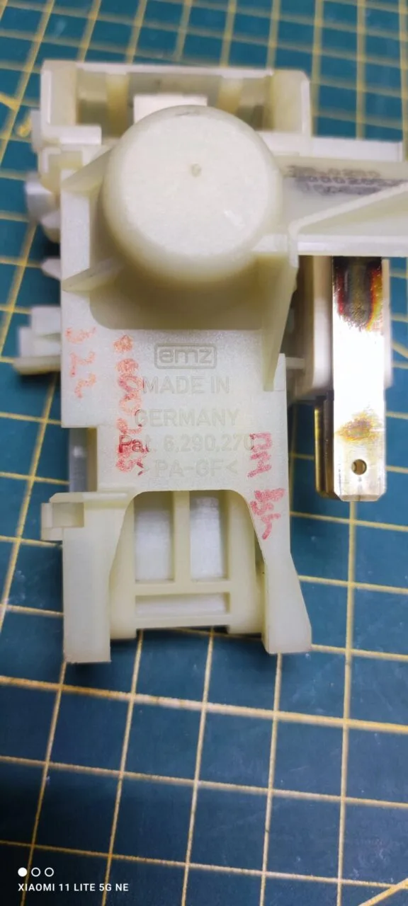 Замок люка (убл) Bosch 9000285322 для пмм