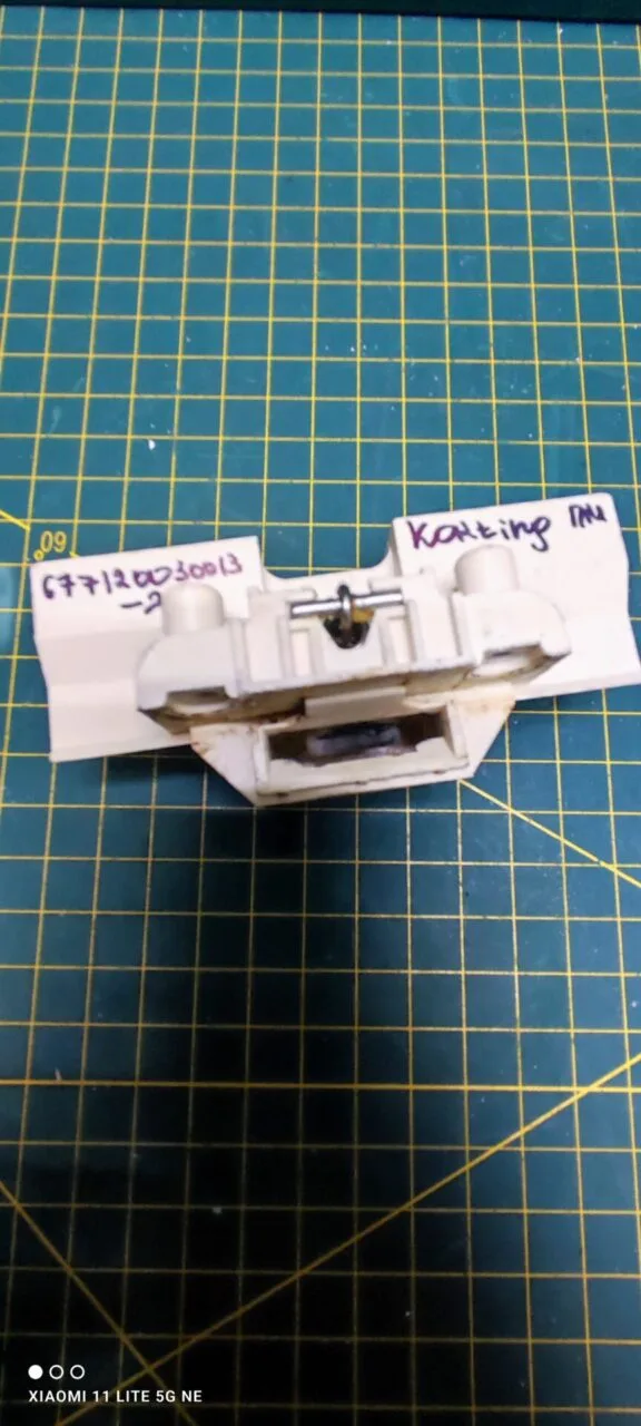 Замок люка (убл) Korting 677120030013-2 для пмм