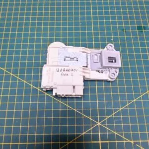 Замок люка (убл) Electrolux 132620701