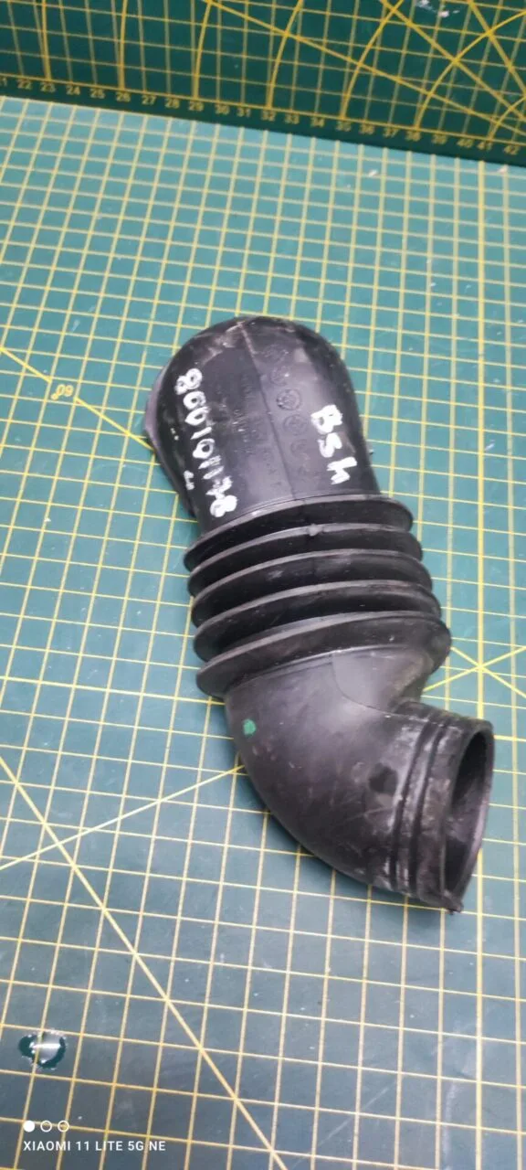 Патрубок Bosch 8001011784