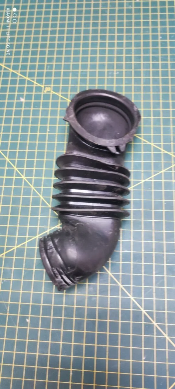 Патрубок Bosch 8001011784