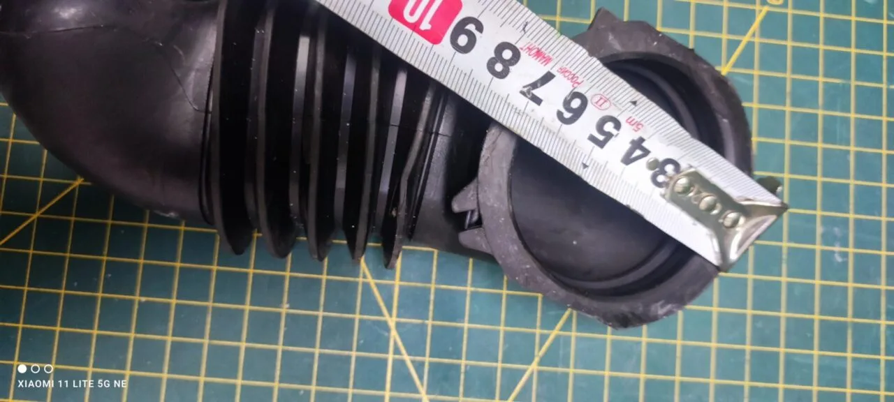 Патрубок Bosch 8001011784