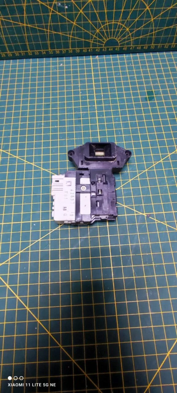 Замок люка (убл) LG ebf49827805