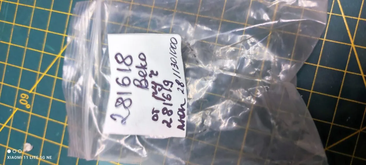 Крючок люка Beko 281618