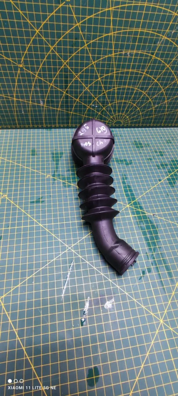 Патрубок Bosch 295619