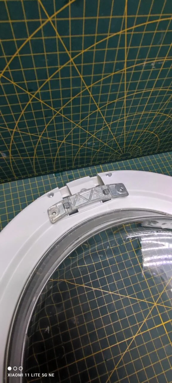 Люк Whirlpool WRL467091641 с дефектом