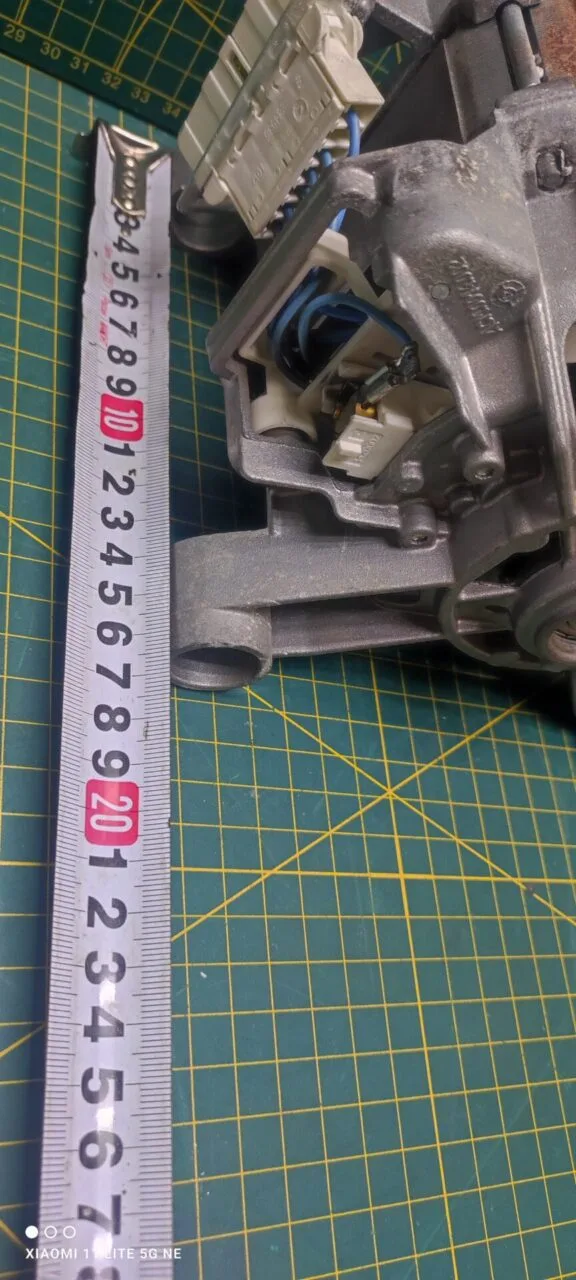 Двигатель Atlant 1BA6738-2-0024-01 с дефектом 6контактов