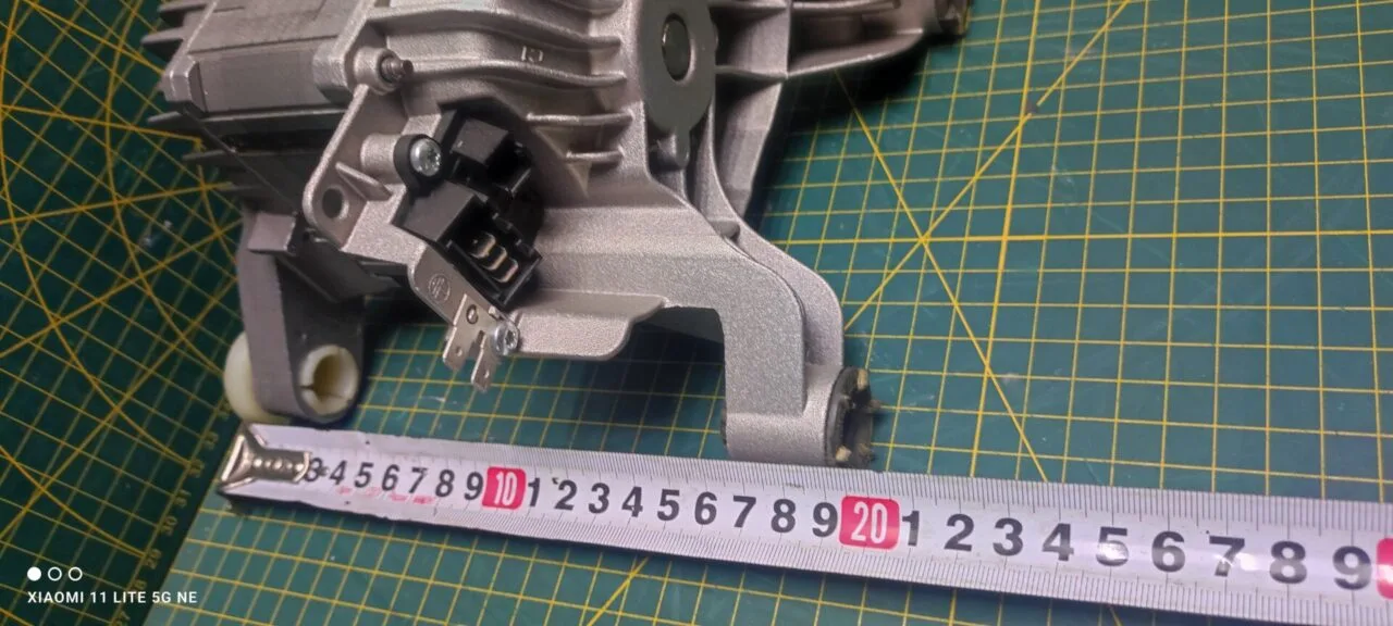 Двигатель Bosch 9000565339 инверт.